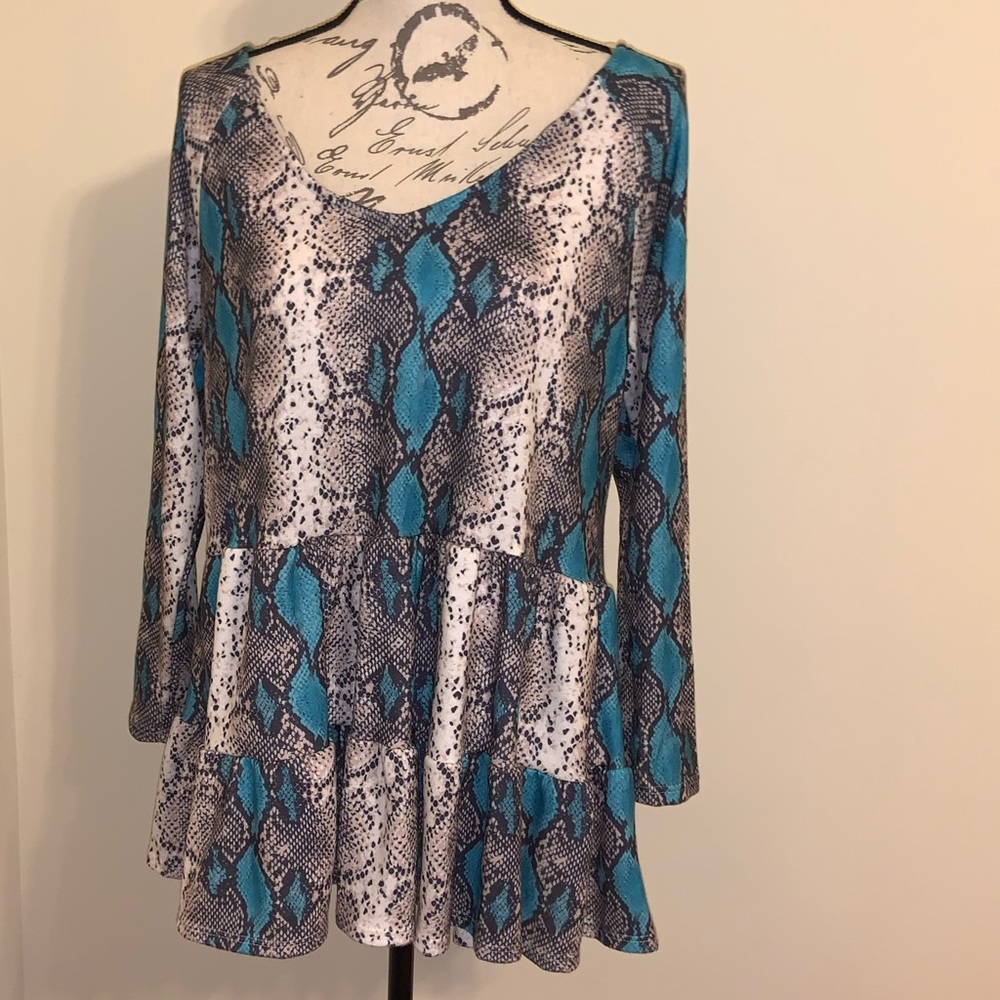 NWT Fantastic Fawn snake skin flowy blouse